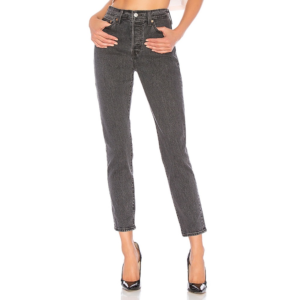 Levi’s Wedgie Icon Fit in Bite My Dust Faded Black